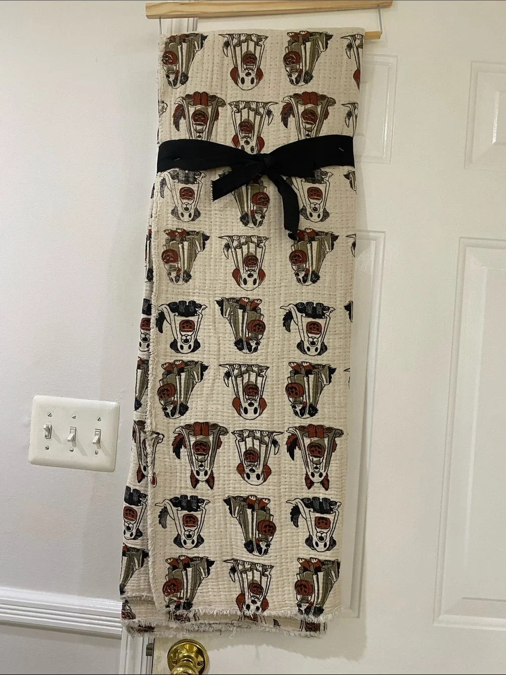 NWT.  Well Dressed Home, Halloween  dogs, decorative throw blanket.